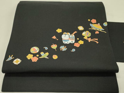 平和屋着物●九寸名古屋帯　宝尽くし玩具文　黒地　金彩　正絹　逸品　未使用　DABE1002op