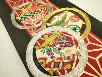 平和屋着物●アンティーク　大正ロマン　太鼓柄京袋帯　駒刺繍　糸車花文　黒地　金糸　正絹　逸品　DABE1230op