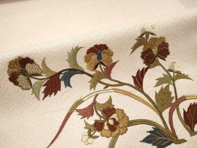 平和屋着物▼西陣 名古屋帯 帯反物 総刺繍 草花文 金糸 証紙付き 逸品 未使用 DABE3299we