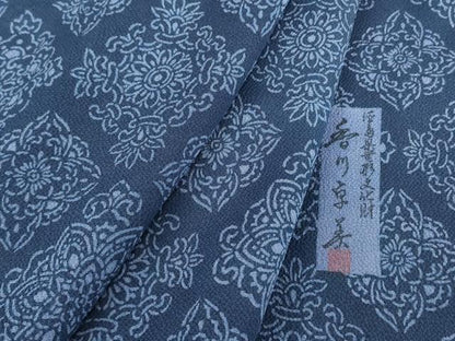 平和屋着物●阿波藍染　阿波友禅　徳島県無形文化財保持者　香川卓美　小紋　正倉院花文　鬼しぼ縮緬　正絹　逸品　DABE4033az