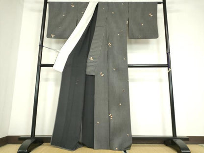 平和屋着物▽上質な小紋　単衣　縞に舞花　黒地　金彩　正絹　逸品　DABE4188az