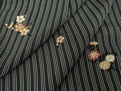 平和屋着物▽上質な小紋　単衣　縞に舞花　黒地　金彩　正絹　逸品　DABE4188az