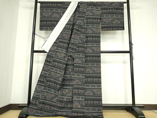 平和屋着物▽上質な紬　単衣　横段花文　黒地　正絹　逸品　DABE4215az