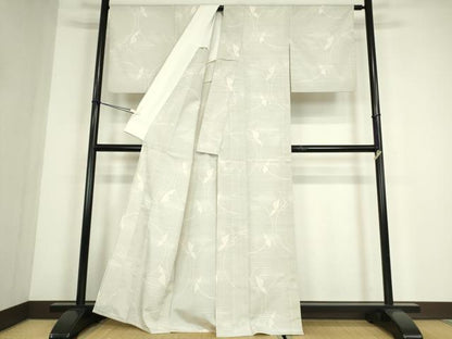 平和屋着物▽本塩沢　単衣　舞蝶文　110亀甲　正絹　逸品　DABE4515az