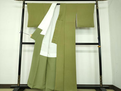 平和屋着物●上質な色無地　鬼しぼ縮緬　草色　正絹　逸品　DABE5375ps