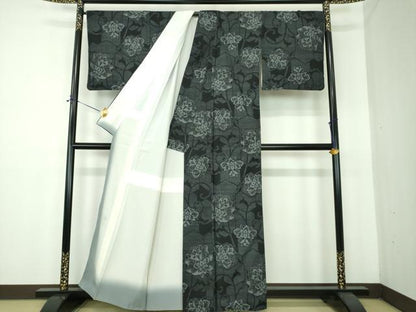 平和屋着物●本場結城紬　重要無形文化財　100亀甲　更紗花文　正絹　逸品　DABE5395ps