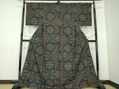 平和屋着物●本場大島紬　7マルキ　葡萄唐草花文　正絹　逸品　未使用　DABE5415ps