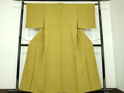 平和屋着物●上質な色無地　皇室献上絹　菜種油色　反端付き　正絹　逸品　未使用　DABE5423ps