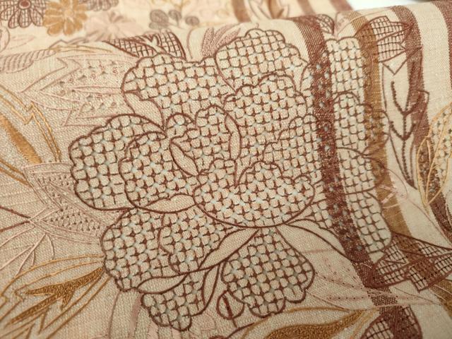 平和屋着物●中国三大刺繍　スワトウ相良刺繍　汕頭相良刺繍　総刺繍　九寸名古屋帯　紬地　草花文　正絹　逸品　DABE5584ps