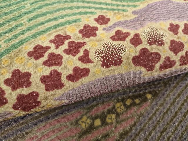 平和屋着物●十日町　名門　滝泰謹製　中国三大刺繍　相良刺繍　つけ帯　おぼろ染め　襲絞り　霞花文　金通し地　正絹　逸品　DABE5614ps