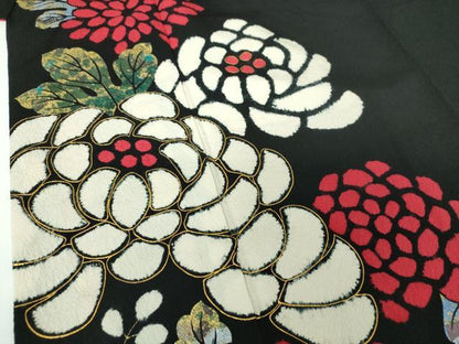 平和屋着物●豪華振袖　舞花文　黒地　金彩　正絹　逸品　DABE5650ps