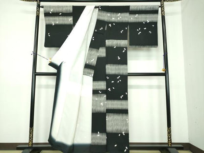 平和屋着物●上質な小紋　作家物　舞桜　竹節　黒地　正絹　逸品　DABE5665ps