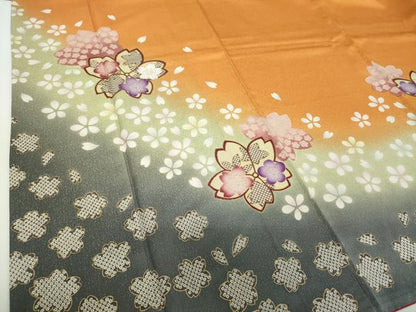 平和屋着物●豪華振袖　舞桜　暈し染め　金彩　銀通し地　正絹　逸品　DABE5682ps