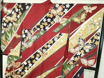 平和屋着物●小振袖　二尺袖　駒刺繍　舞桜　舞蝶花文　金彩　正絹　逸品　DABE5694ps