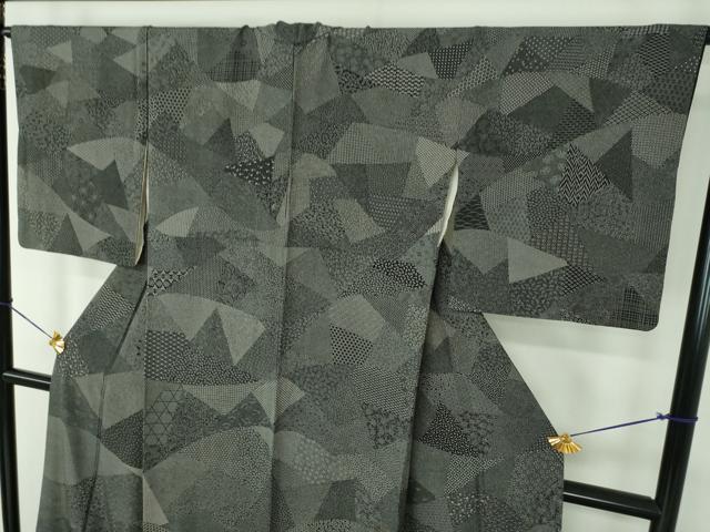 平和屋着物●小紋師　黒岩秀硯　江戸小紋　切嵌吉祥小紋柄　黒地　正絹　逸品　DABE5879ps
