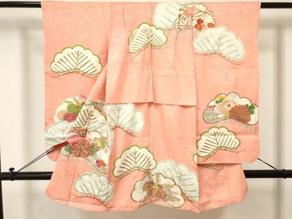 平和屋着物[]七五三　女の子　３歳　祝着　三つ身　駒刺繍　松取り流水花文　金銀彩　逸品　DABE7045ma