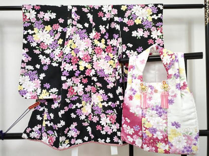 平和屋着物[]七五三　女の子　３歳　祝着　三つ身　被布セット　草花文　黒地　金彩　DABE7452ma