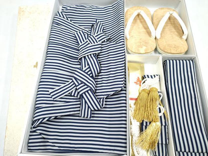 平和屋着物[]七五三　男の子　行灯袴・帯・草履・小物セット　縞　箱付き　逸品　DABE7502ma