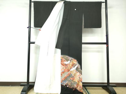 平和屋着物■豪華黒留袖　作家物　駒刺繍　宝尽くし飛鶴花文　暈し染め　金彩　正絹　逸品　DABE8529qa