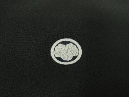 平和屋着物■豪華黒留袖 駒刺繍 重ね色紙宝尽くし花文 金彩 正絹 逸品 DABE8634qa