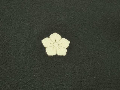 平和屋着物■豪華黒留袖　駒刺繍　尾長鳥草花文　金彩　正絹　逸品　DABE9486sf