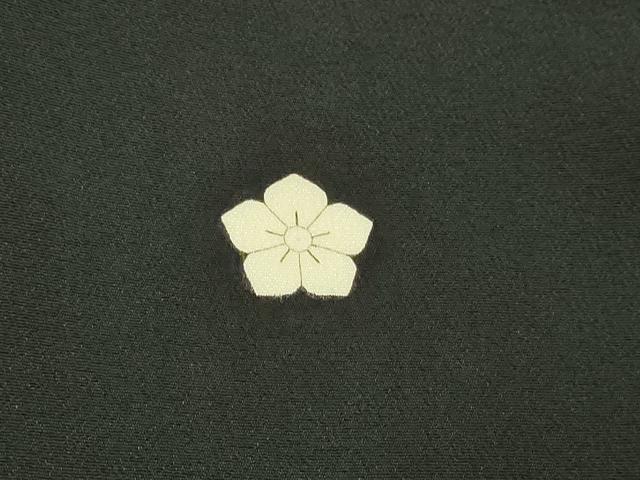平和屋着物■豪華黒留袖　駒刺繍　尾長鳥草花文　金彩　正絹　逸品　DABE9486sf