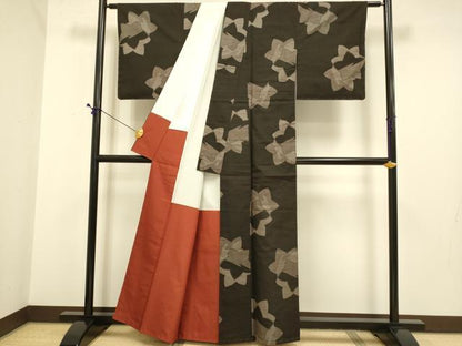 平和屋着物●本場大島紬　7マルキ　楓文　正絹　逸品　DABE9627du
