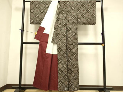 平和屋着物●本場大島紬　龍郷絣　花菱文　正絹　逸品　DABE9677du