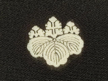 平和屋着物■豪華黒留袖　駒刺繍　地紙孔雀花文　暈し染め　金彩　正絹　逸品　DABF0954ya