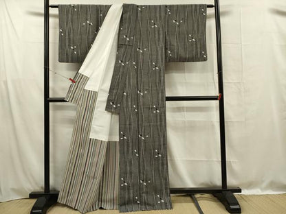 平和屋着物■小紋　舞桜文　黒地　洗える着物　DABF0987ya