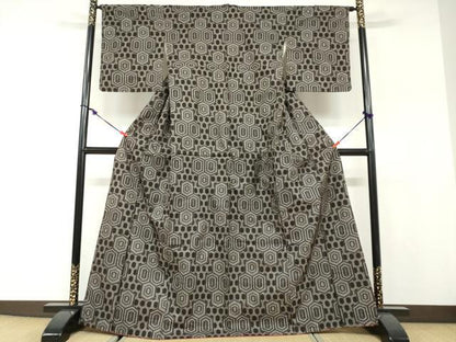 平和屋着物●本場大島紬　7マルキ　亀甲文　正絹　逸品　DABF1156ud