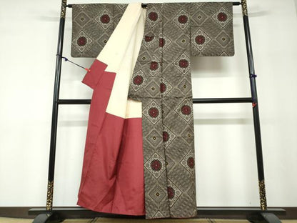 平和屋着物●本場大島紬　龍郷絣　花菱文　正絹　逸品　DABF1189ud
