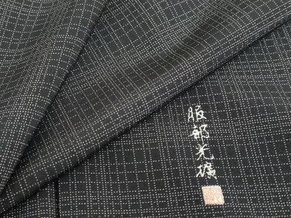 平和屋着物●男性　伝統工芸師　服部光擴　小紋　格子　黒地　裏地：東京染伝統工芸士　金田昇　キングサイズ　正絹　逸品　DABF1209ud