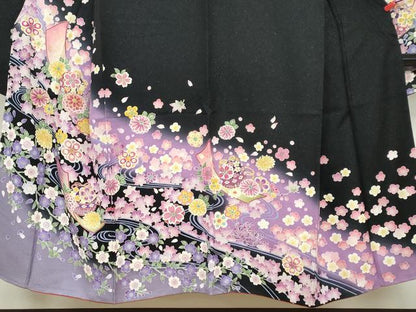 平和屋着物●豪華振袖　手毬草花文　黒地　金彩　銀通し地　正絹　逸品　DABF1240ud