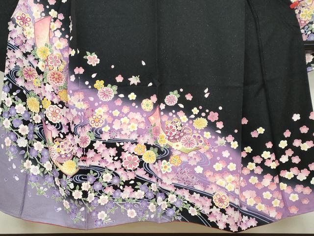 平和屋着物●豪華振袖　手毬草花文　黒地　金彩　銀通し地　正絹　逸品　DABF1240ud