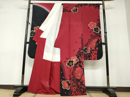 平和屋着物●豪華振袖　舞桜文　黒地　金彩　正絹　逸品　DABF1272ud