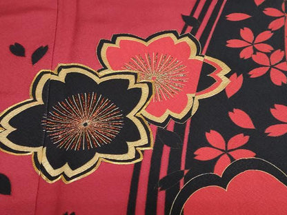 平和屋着物●豪華振袖　舞桜文　黒地　金彩　正絹　逸品　DABF1272ud