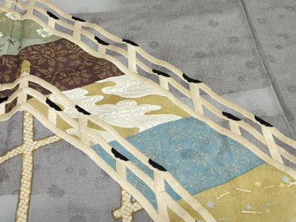 平和屋着物●ファッションデザイナー 花井幸子　色留袖　刺繍　流水渡橋草花文　金彩　正絹　逸品　DABF1353ud
