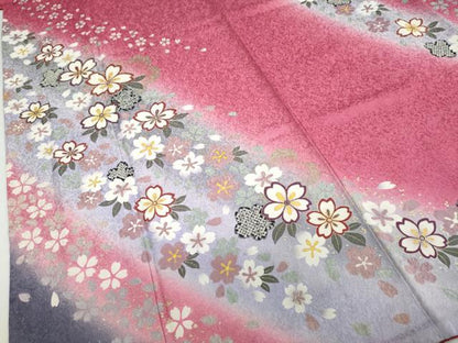 平和屋着物●豪華振袖　舞桜文　暈し染め　金彩　金通し地　正絹　逸品　DABF1433ud