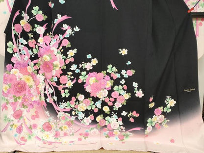 平和屋着物●豪華振袖 草花文 苺 暈し染め 黒地 金彩 正絹 逸品 DABF1450ud