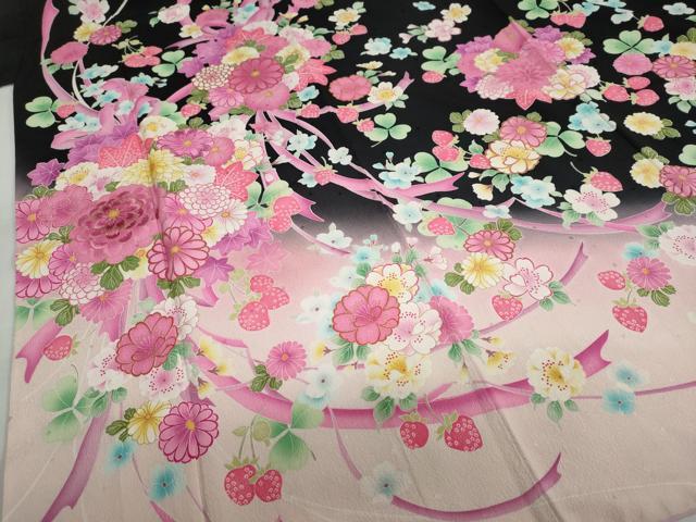 平和屋着物●豪華振袖 草花文 苺 暈し染め 黒地 金彩 正絹 逸品 DABF1450ud