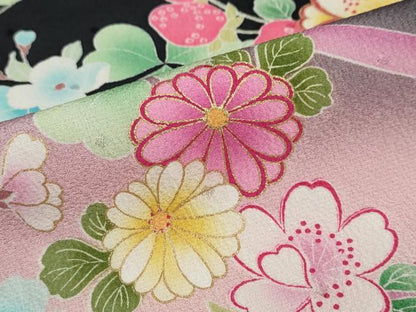 平和屋着物●豪華振袖 草花文 苺 暈し染め 黒地 金彩 正絹 逸品 DABF1450ud