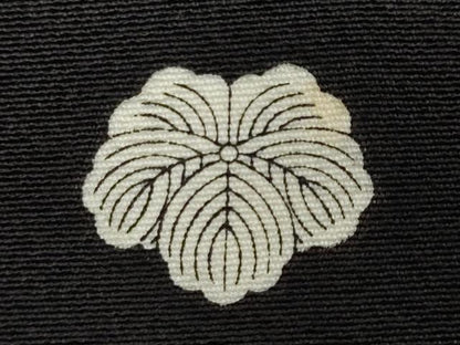 平和屋着物●豪華黒留袖　作家物　駒刺繍　群鶴草花文　金彩　正絹　逸品　DABF1495ud