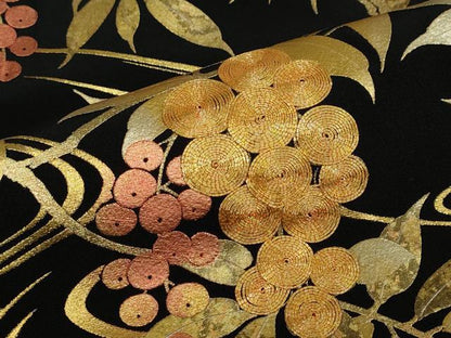 平和屋着物●豪華黒留袖　駒刺繍　南天文　金彩　正絹　逸品　DABF1498ud