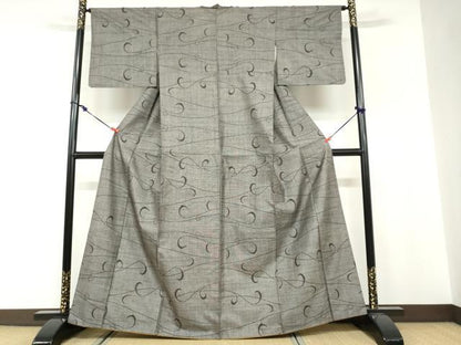 平和屋着物●本場大島紬　9マルキ　唐草文　まるやま扱い　正絹　逸品　DABF1505ud