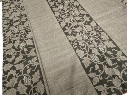 平和屋着物●本場大島紬　9マルキ　葡萄蔦の葉文　正絹　逸品　DABF1583ud