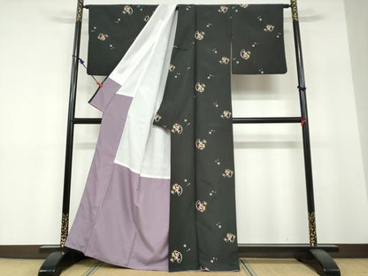 平和屋着物●小紋　舞桜文　月兎　黒地　洗える着物　DABF1604ud