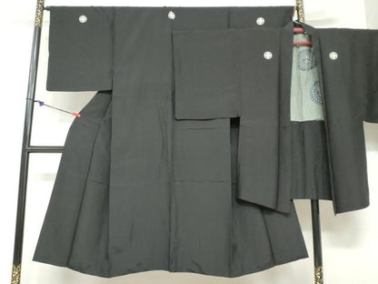 平和屋着物●男性　黒紋付　羽織セット　羽裏：花鳥絵皿文　正絹　逸品　DABF1714ud