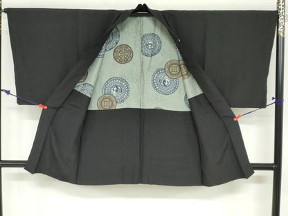 平和屋着物●男性　黒紋付　羽織セット　羽裏：花鳥絵皿文　正絹　逸品　DABF1714ud