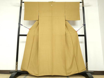 平和屋着物●上質な色無地　干割れ地紋　黄橡色　三越扱い　正絹　逸品　DABF1734ud